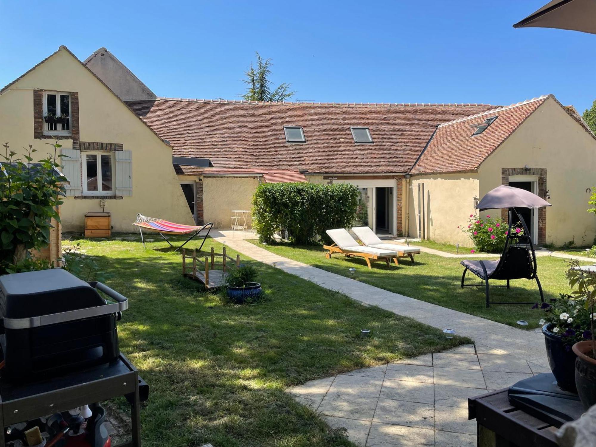 Villa Fontaine Avec Piscine Interieur Chauffee-Maison De Campagne Familiale -Ideal Vacances Ou Sejour Professionnel -3 Chambres-Bureau Separe -Lit Bebe - Parking Facile & Gratuit Номер фото